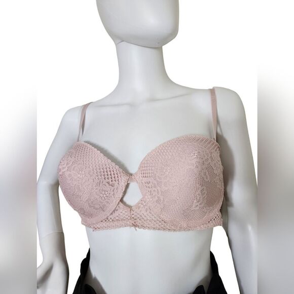 Jessica Simpson bra - Picture 11 of 13